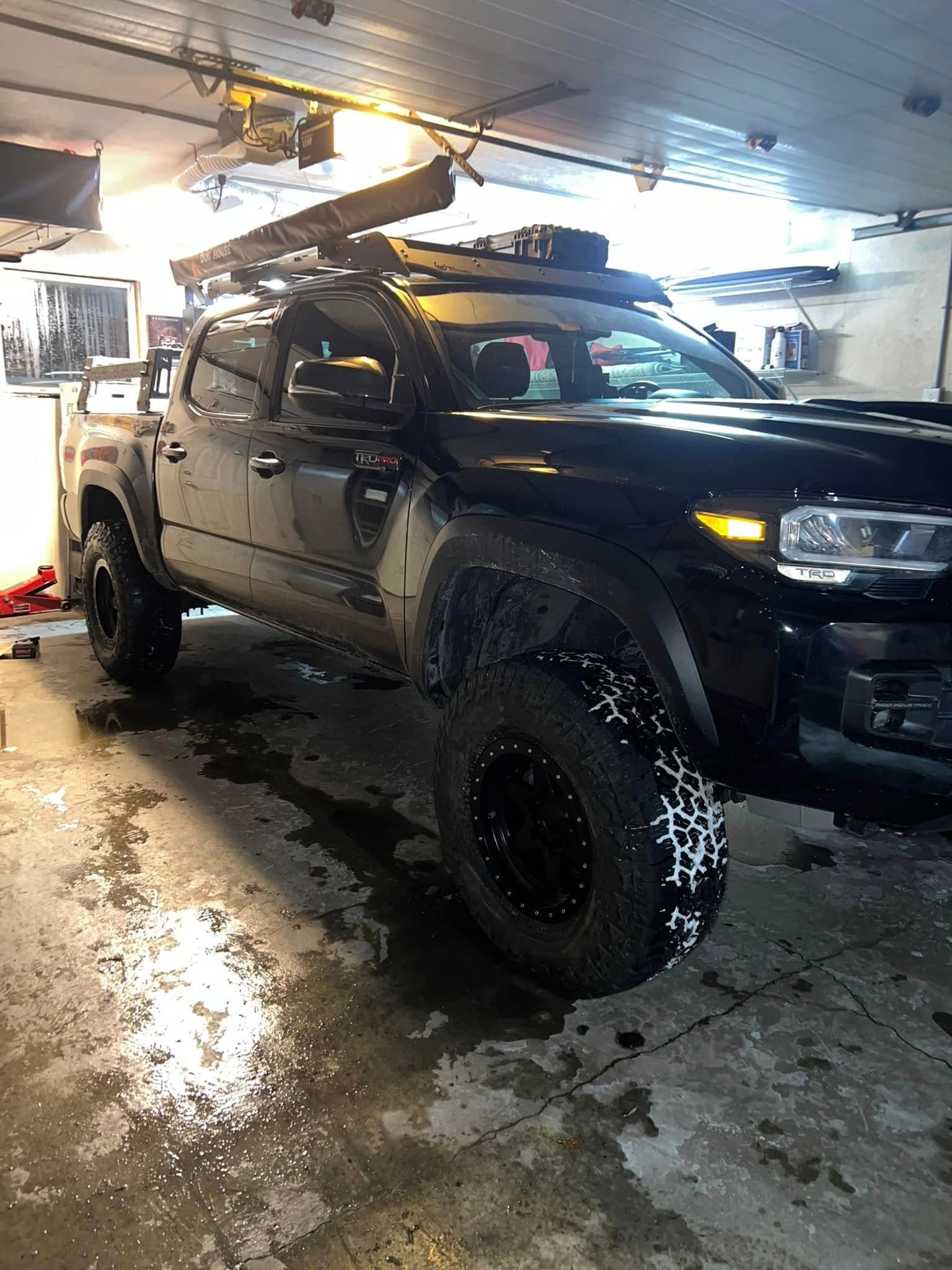 Seasonal tire swap service
